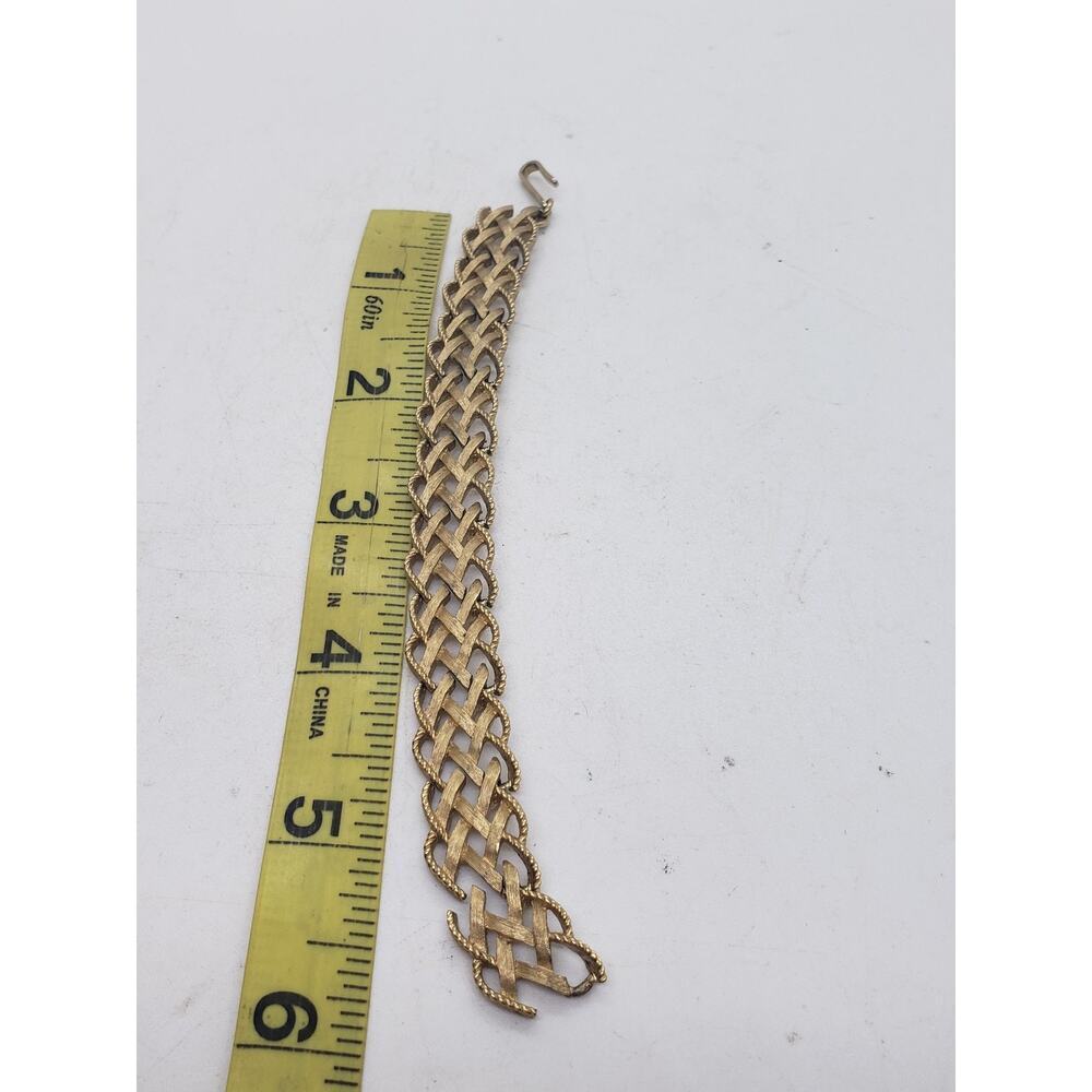 Vintage Trifari Bracelet Braided Link Textured Wide Chunky Signed Gold tone - Picture 9 of 10